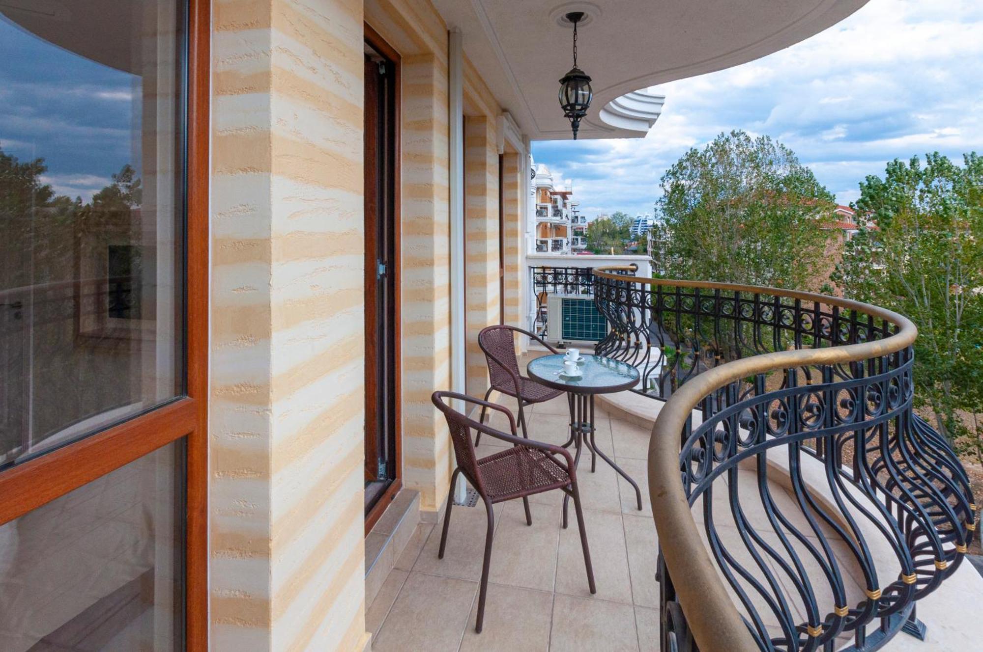 Harmony Suites Grand Resort Slântsjev Brjag Eksteriør bilde
